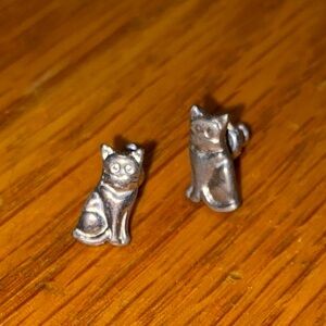 Silver Toned Cat Stud Earrings Vintage
